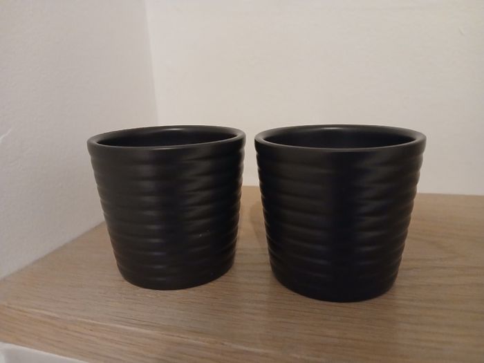 2 x mini plant pots