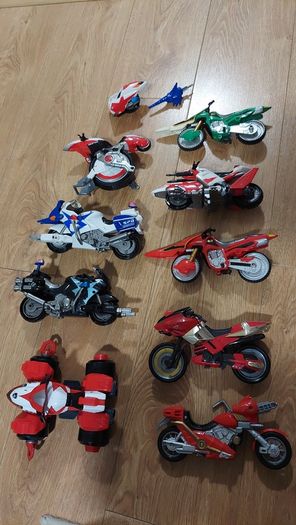 Power Rangers motorbikes / toys