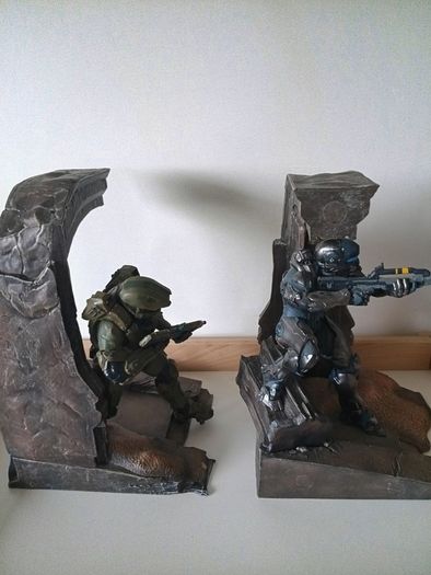 Halo 5 Guardians  Limited Collectors Edition Master Chief vs Spartan Locke Statue