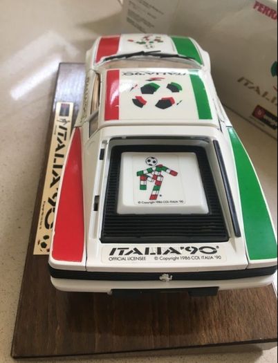 Italia 1990 Ferrari Testarossa 1/18 Burago