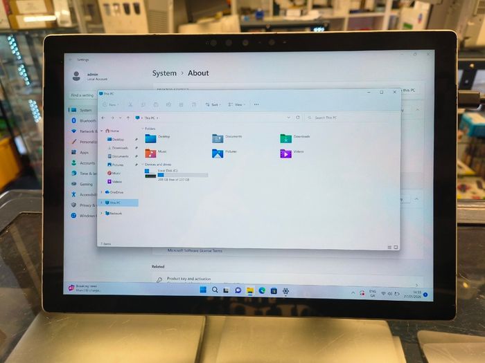 Microsoft Surface Pro 7 1866 with Intel Core i5-1035G4 (12.3-inch, 8GB RAM, 256GB SSD)