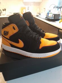 Air Jordan 1 Mid SE  Size 9