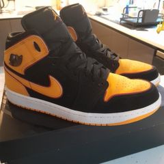 Air Jordan 1 Mid SE  Size 9