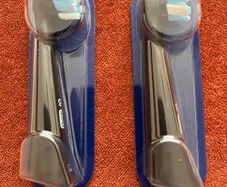 2 Oral-B iO toothbrush heads