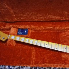 Bass neck