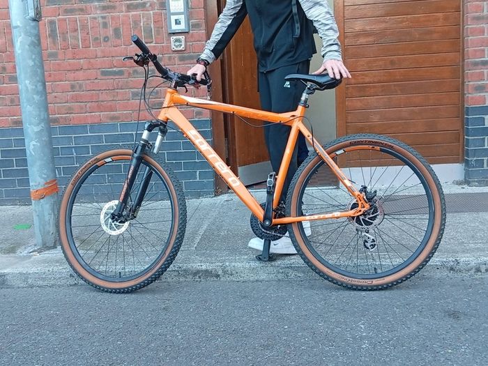 Carrera bicycle