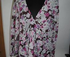 Lovely floral blouse long sleeve size UK18 EU46 Postage included