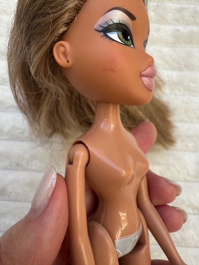 Bratz Girlfriendz Night Out Dance Disco Fianna Doll Nude Used Please see photos