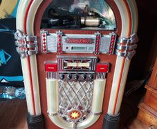 Retro style CD and radio jukebox