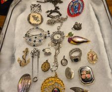 Rare Find: 20 Vintage Jewellery Pieces Bundle.