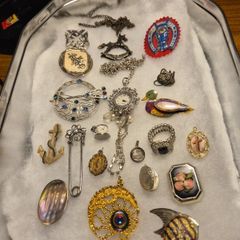 Rare Find: 20 Vintage Jewellery Pieces Bundle.