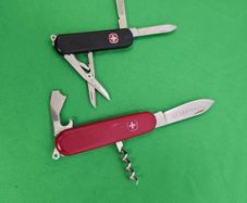Vintage Discontinued Collectable Wenger Swiss Army Knife lot