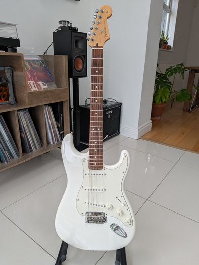 Fender Player Stratocaster electric guitar, Polar white