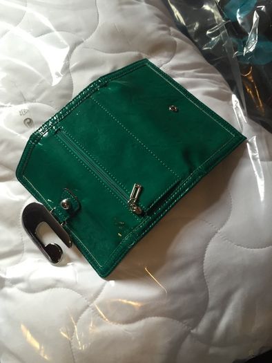 Brand New Guess purse