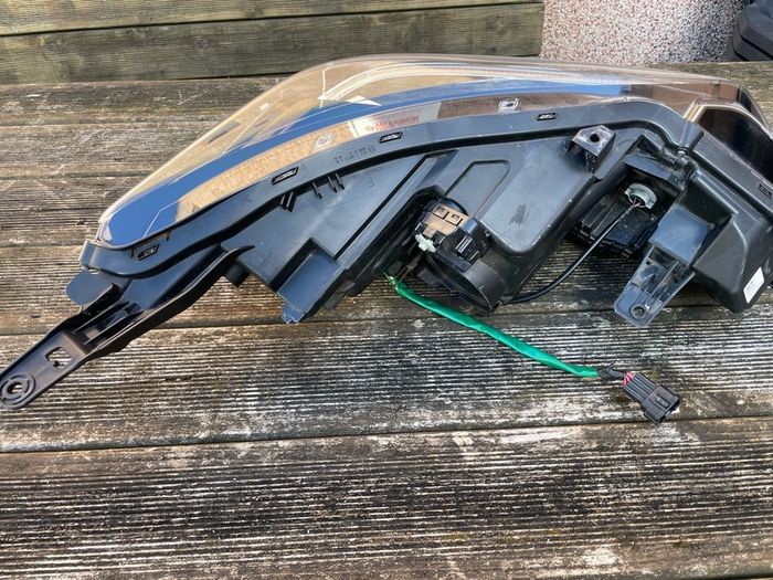 Nissan Leaf Headlight Passenger Side 2019
