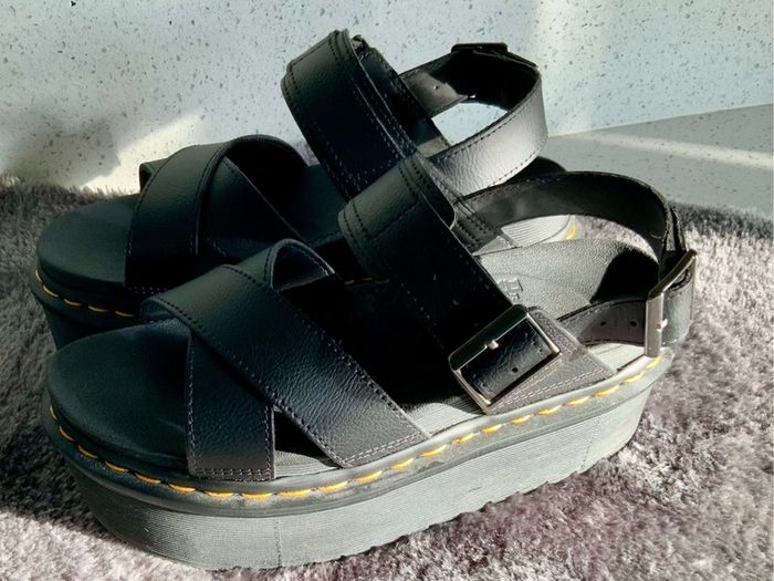 Dr Martens / Docs Size 5, Voss 11 Quad Athena Leather Strap Platform Sandals in Black