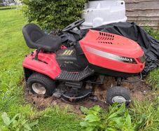 Ride on lawn mower