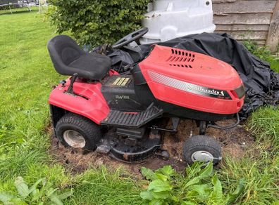 Ride on lawn mower