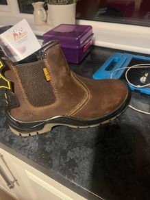 dealer boots