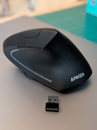 Vertical wireless mouse ergonomic