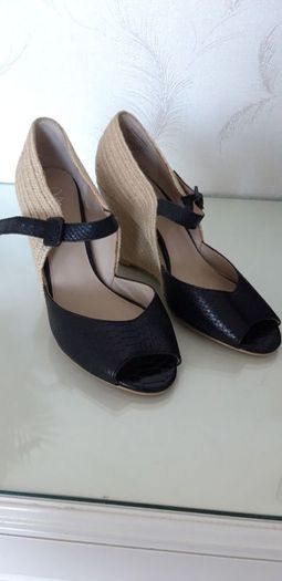 Ladies Designer Sandals - size 6.5 (40).