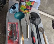 Miscellaneous kitchen items