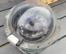 Henry & browne and son Ltd compass ,   Highly collectible  Mid 20th century