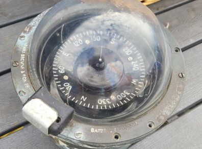 Henry & browne and son Ltd compass ,   Highly collectible  Mid 20th century