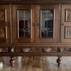 Huge magnificent antique oak cabinet/sideboard