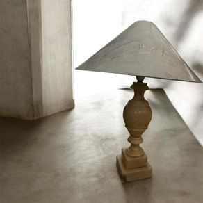 Alabaster lamp