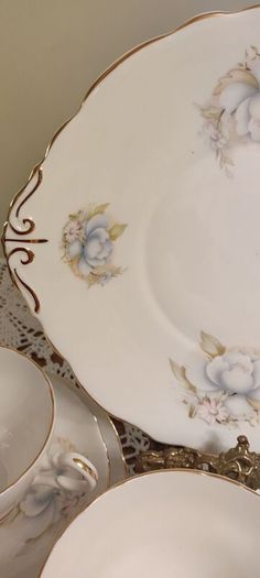 21 pcs Very pretty Vintage Royal Stuart Teaset Pale blue and pink flowers