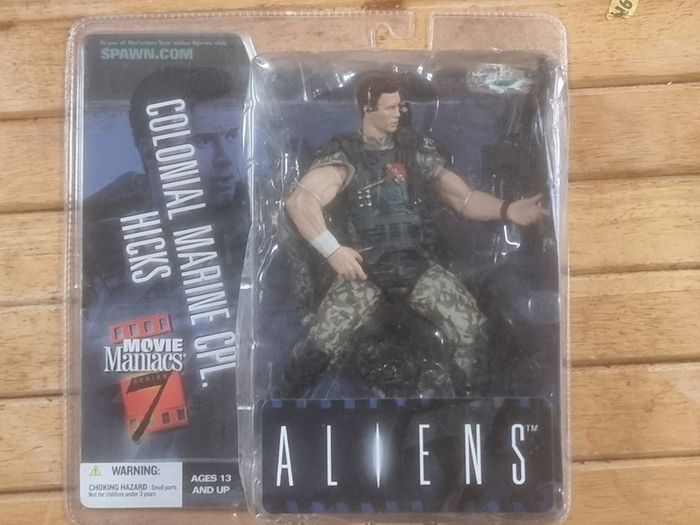 Aliens Colonial Marine Cpl. Hicks Action Figure (mcfarlane Movie Maniacs Series) [boxed]
