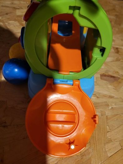 Leapfrog colour mixer truck