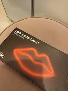 Lips neon light