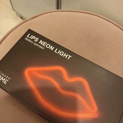 Lips neon light