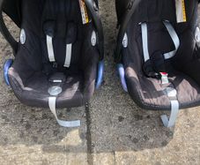 2 x Maxi cosi cabriofix with isofix base