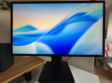 Apple Studio Display 27" 5K with Standard Glass VESA mount adapter