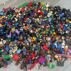 MASSIVE LEGO lot of super heroes minifigures