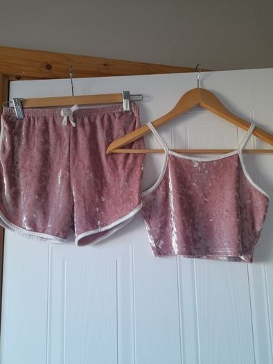 girls cute top and shorts