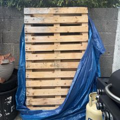Free large wooden pallets
