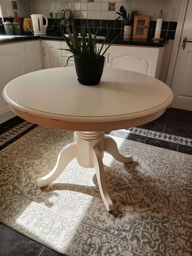 Round Kitchen Table