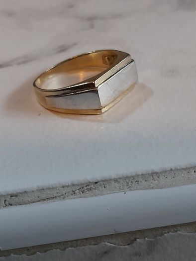 9ct white and yellow gold ring hallmarked 375 size 9