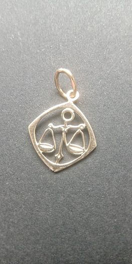 375 9ct gold zodiac Libra pendant