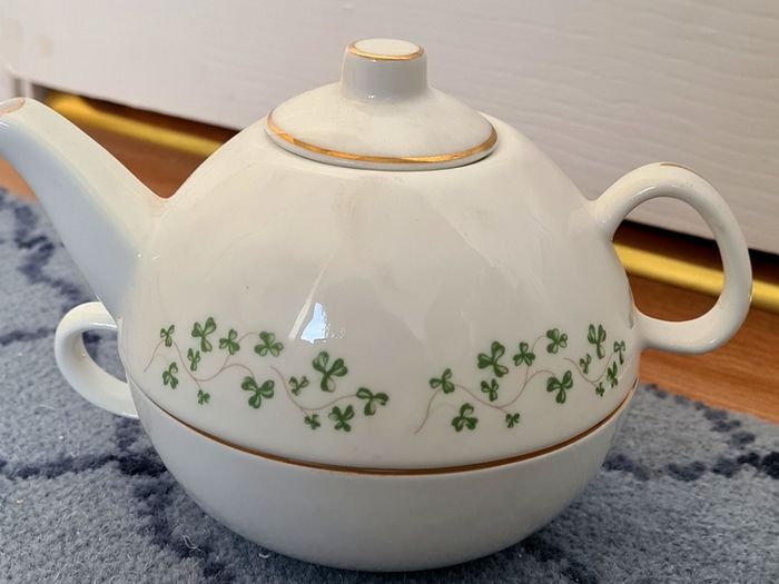 Vintage Royal Tara Trellis Shamrock One Person Teapot and Cup