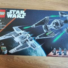 LEGO 75348 Mandalorian Fang Fighter vs TIE Interceptor