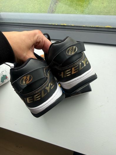 heelys