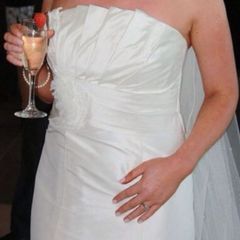 Stunning Paloma Blanca wedding dress