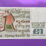 Irish one pound notes Image 3