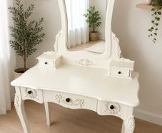 vanity table