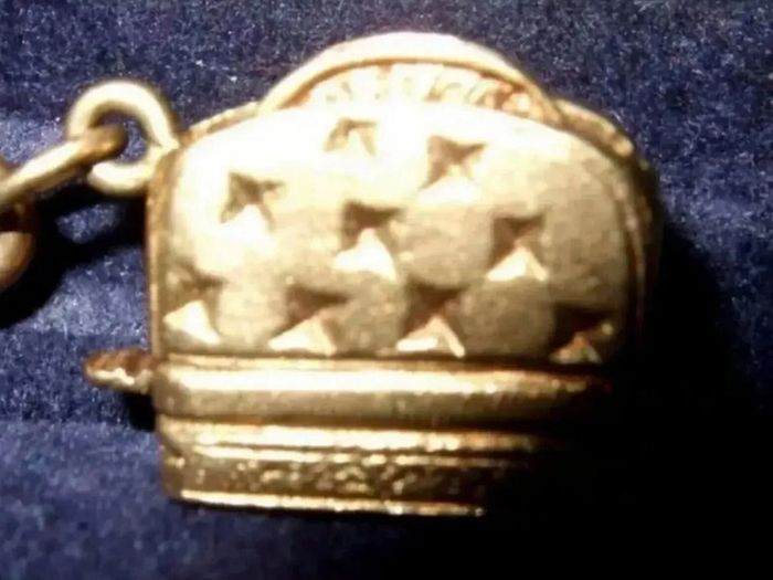 Vintage 9ct Gold Pop-Up Toaster Charm